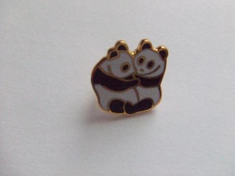 Pandabeer Wereldnatuurfonds WWF logo etend emaille speldje